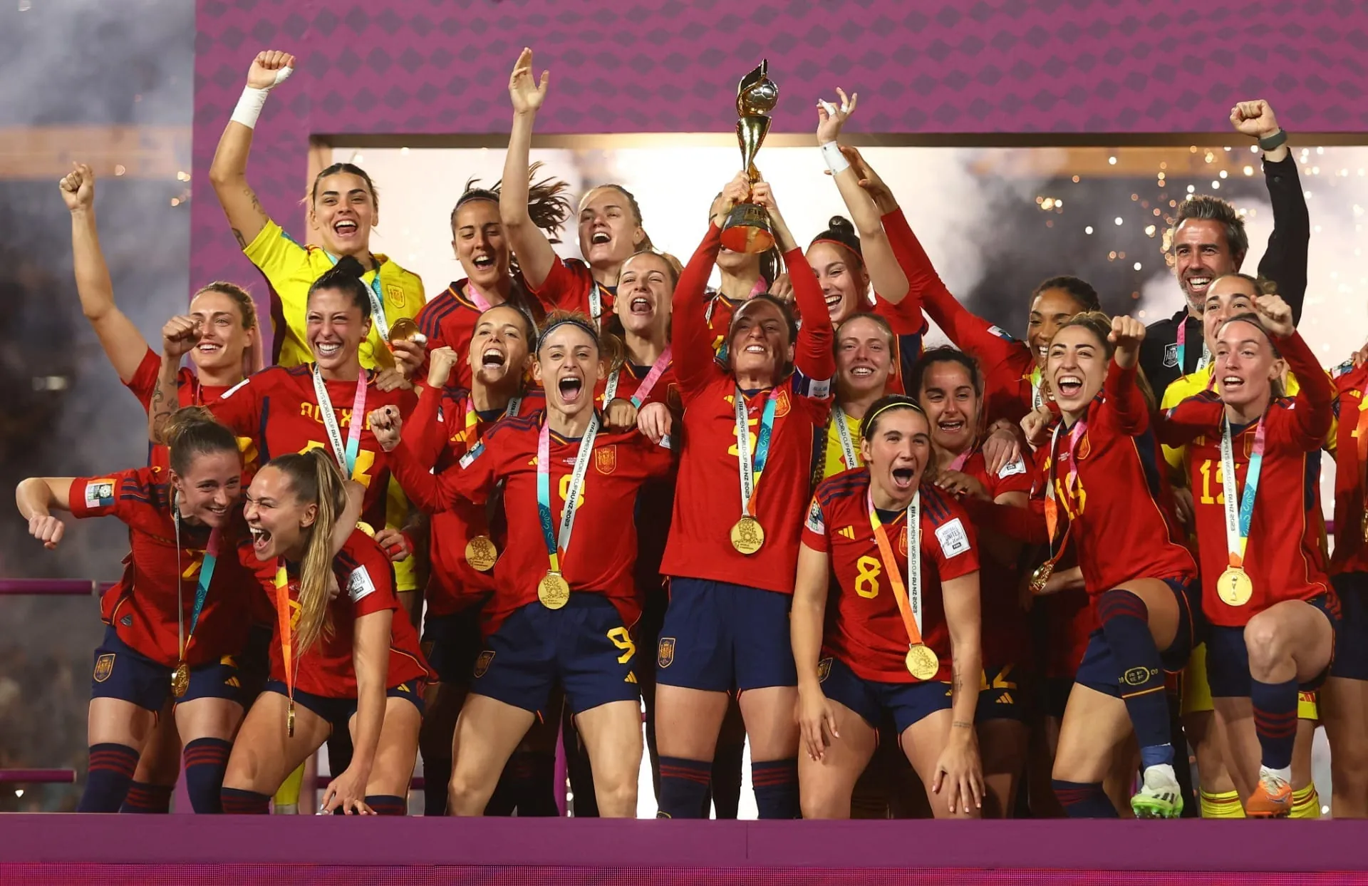 Espanha aproveita falhas da Inglaterra, vence por 1 a 0 e é campeã inédita  da Copa do Mundo - Futebol - R7 Copa do Mundo