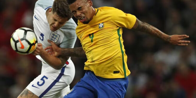 Foto: Adrian Dennis / AFP