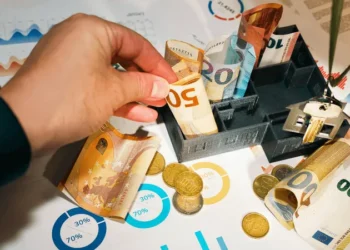 Primeira parcela do 13º deve ser paga nesta sexta-feira (29). - Foto: Pexels.