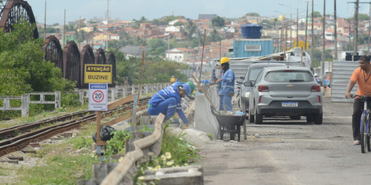 Obra na Ponte de Igapó tem prazo para conclusão em abril de 2025. / Foto: Magnus Nascimento.