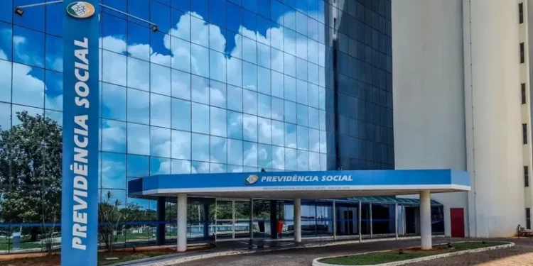 INSS irá devolver descontos irregulares de abril
Rafa Neddermeyer/Agência Brasil