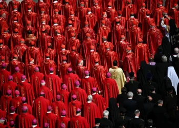 Cardeais na Praça de São Pedro durante funeral do papa Francisco | Dylan Martinez/Reuters
