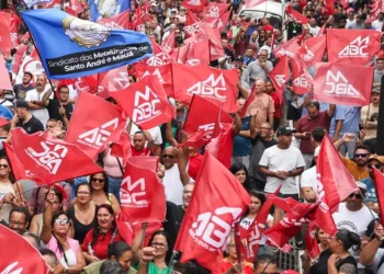 Metalúrgicos do ABC fazem ato junto com movimentos sociais - Foto: Paulo Pinto/Agência Brasil