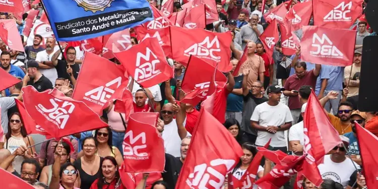 Metalúrgicos do ABC fazem ato junto com movimentos sociais - Foto: Paulo Pinto/Agência Brasil