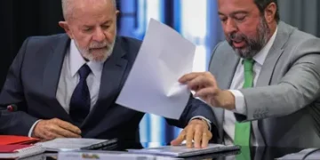 Presidente Luiz Inácio Lula da Silva (PT) e o ministro Alexandre Silveira, de Minas e Energia
Fabio Rodrigues-Pozzebom