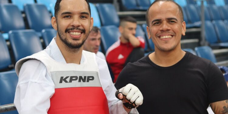 Ricardo e Rogério, atleta e técnico do Parataekwondo da Sadef/RN
